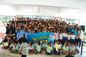 Read more about the article บริจาคสิ่งของช่วยเหลือนักเรียน ณ โรงเรียนมัธยมเกาะกูด จ.ตราด วันที่ 22 มีนาคม 2556